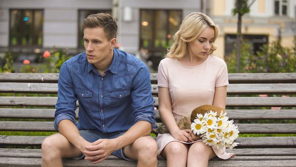 Dating couple on a bench